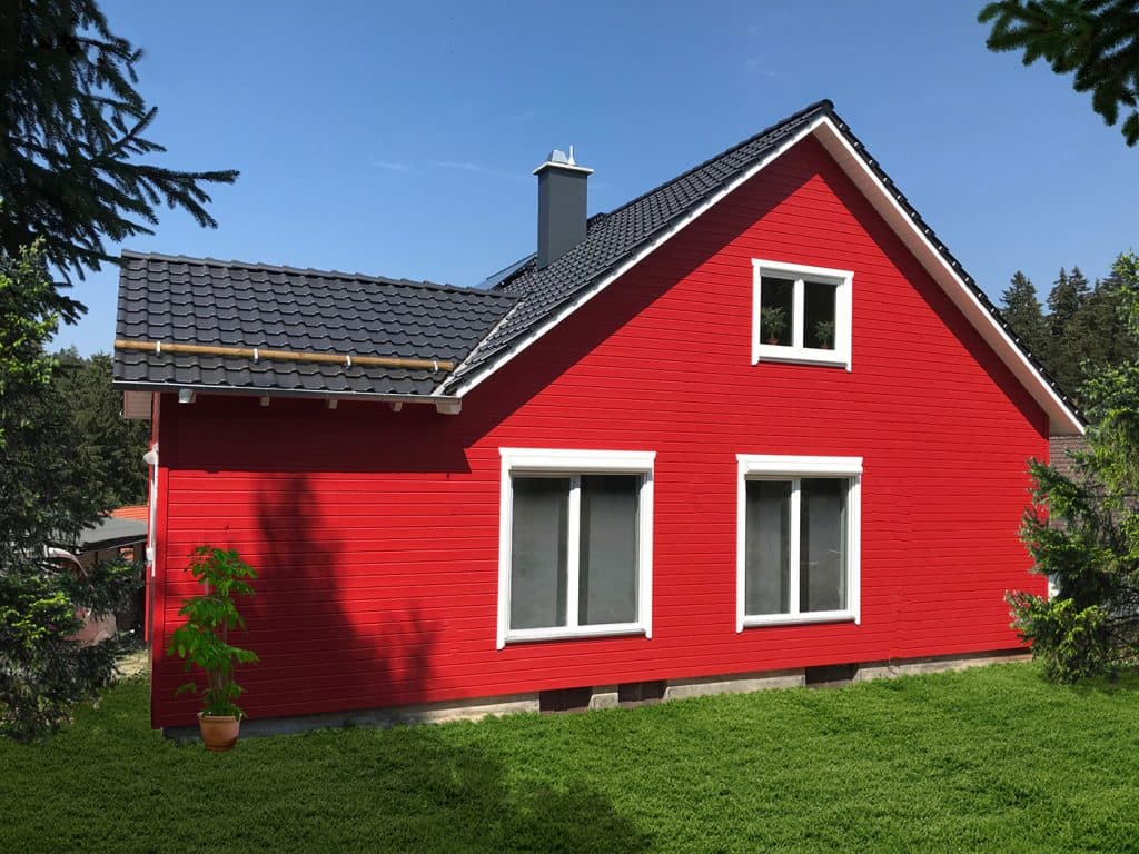 Ein rotes Wohnhaus