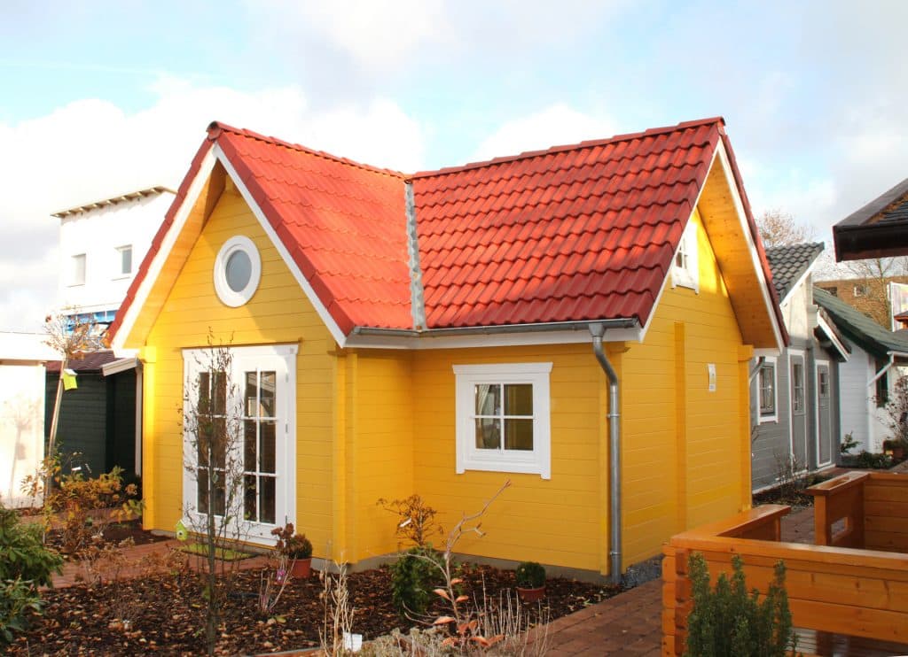 Freizeithaus Quergiebel gelb
